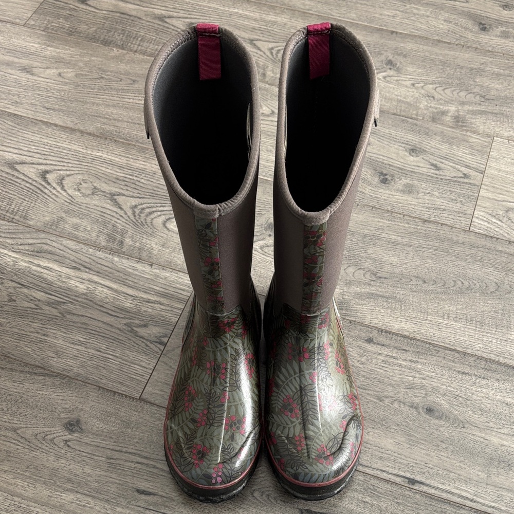 Bogs Women's Tall Floral Rain Boots - Gray with Pink Accents - Picture 4 of 10